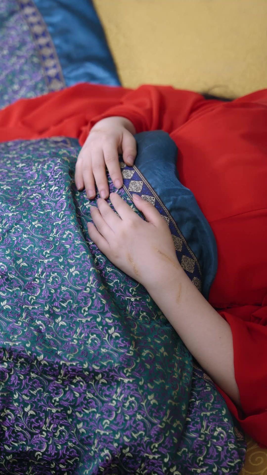 VISAGE VOLÉ, DESTIN BRISÉ