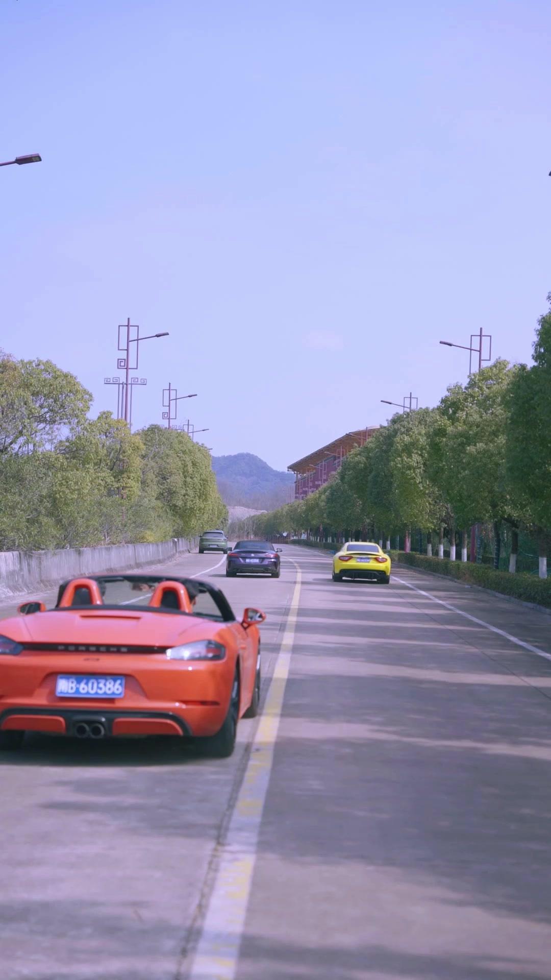 LE DIEU DE LA ROUTE EN TAXI