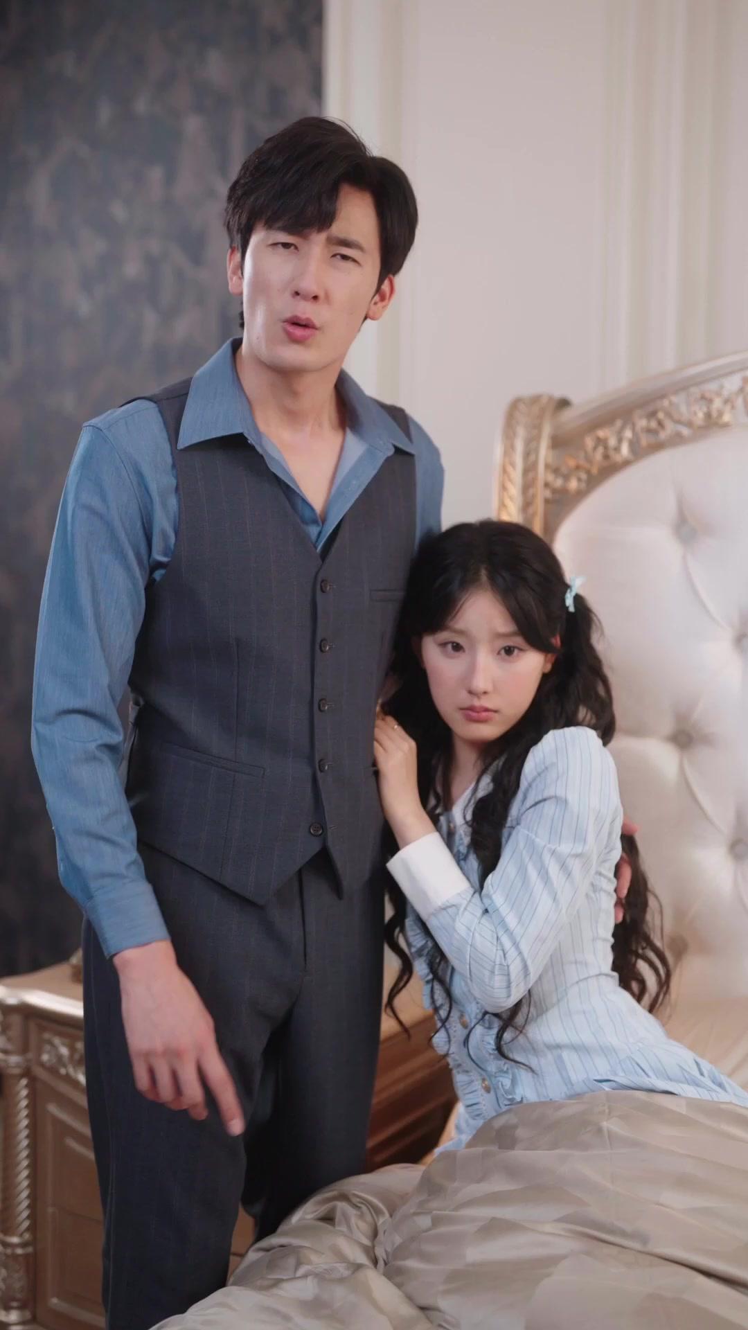 Skrip Di Tangan, Dunia Milikku