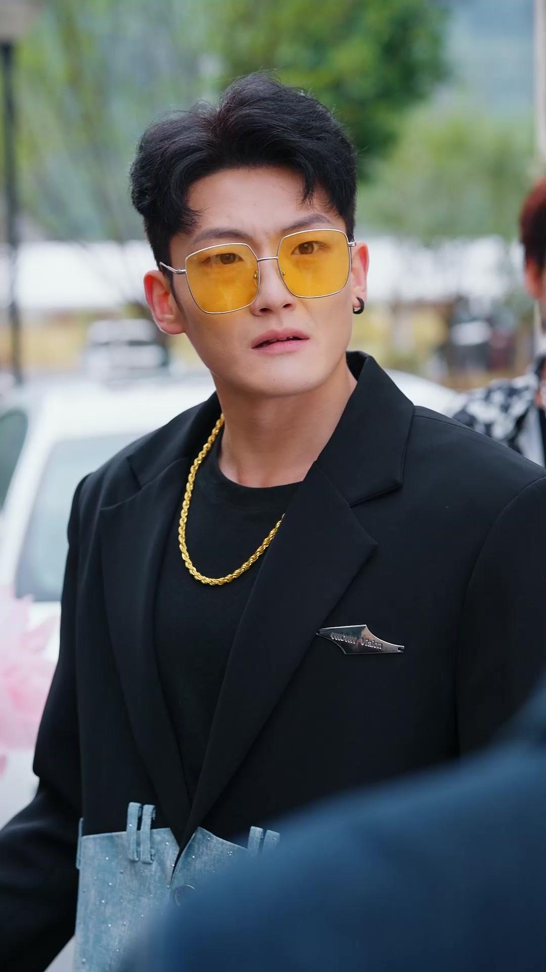 LA BELLE ET LE GARDE