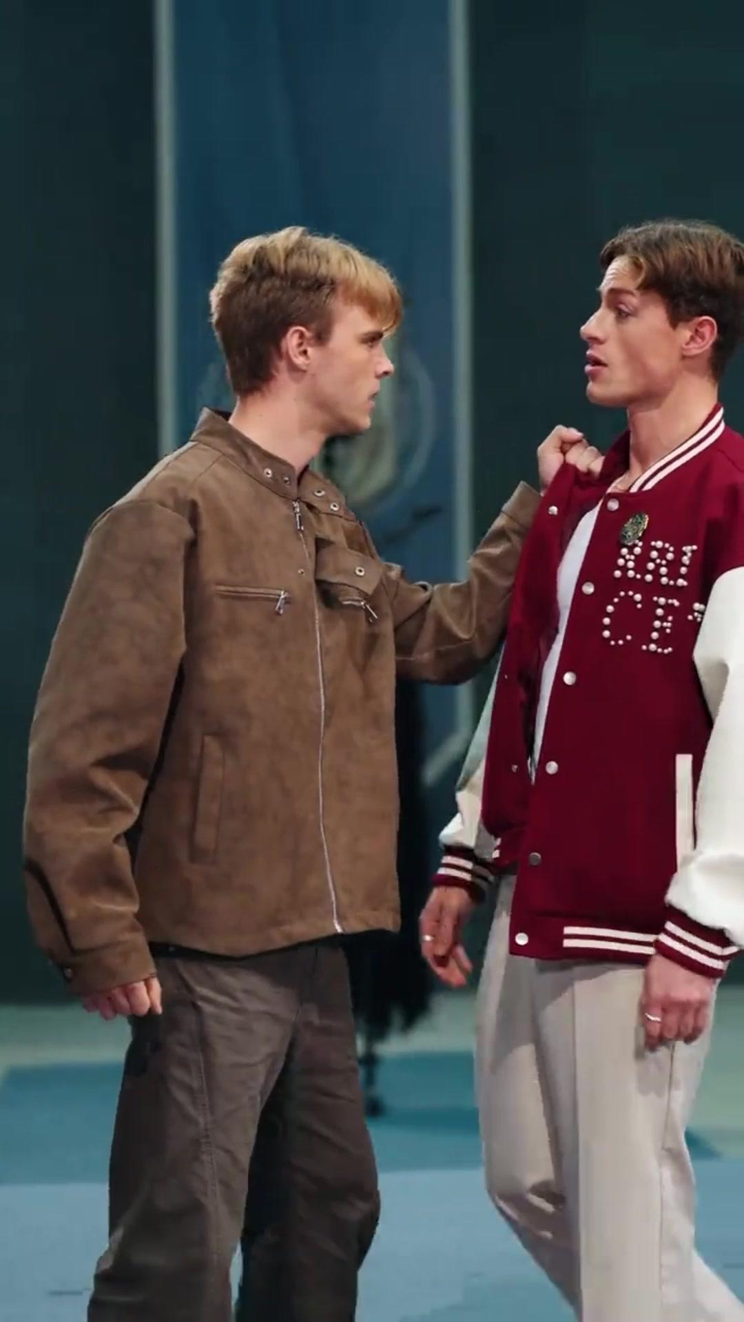 Hidden Wolf King：A Hybrid Loser