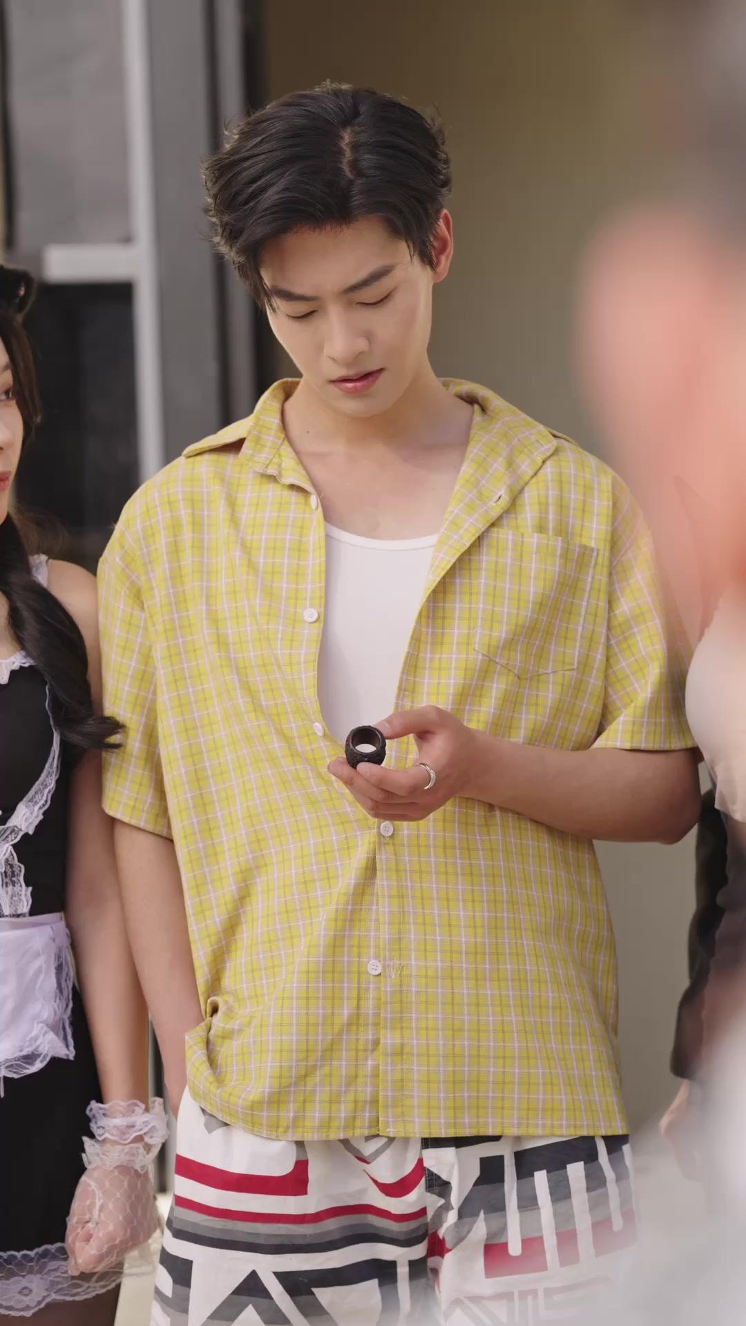 Mantan Dewa Perang: Diincar Wanita Cantik