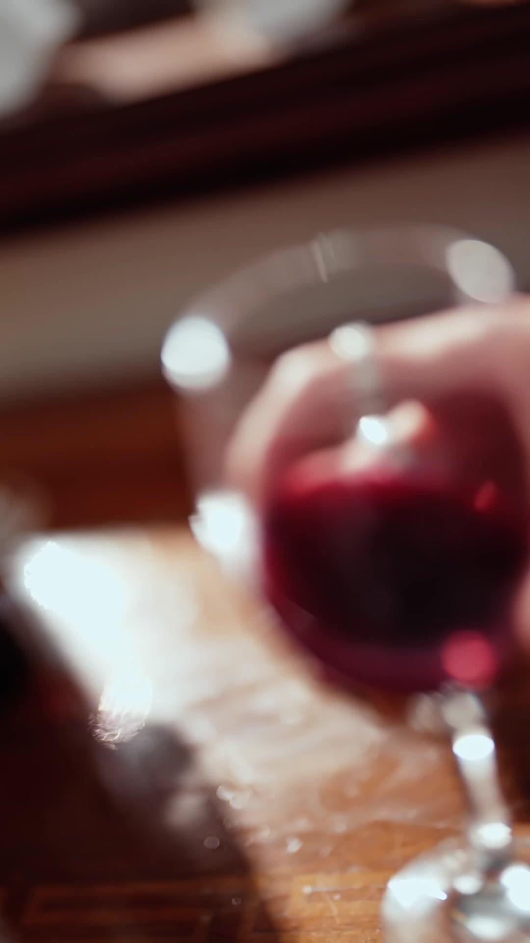 Llegó en la oscuridad