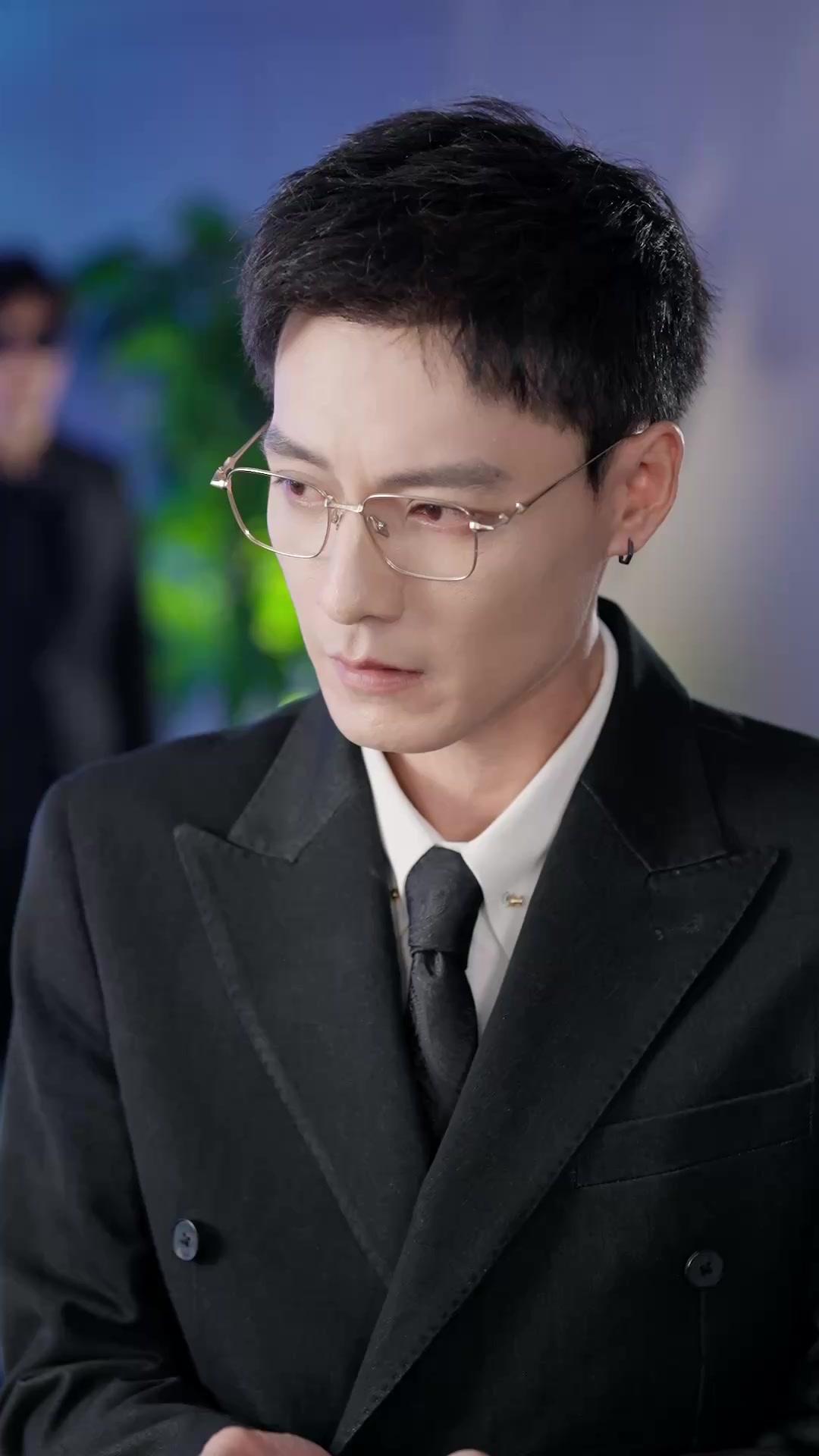 ELLE, N'EST PAS ELLE