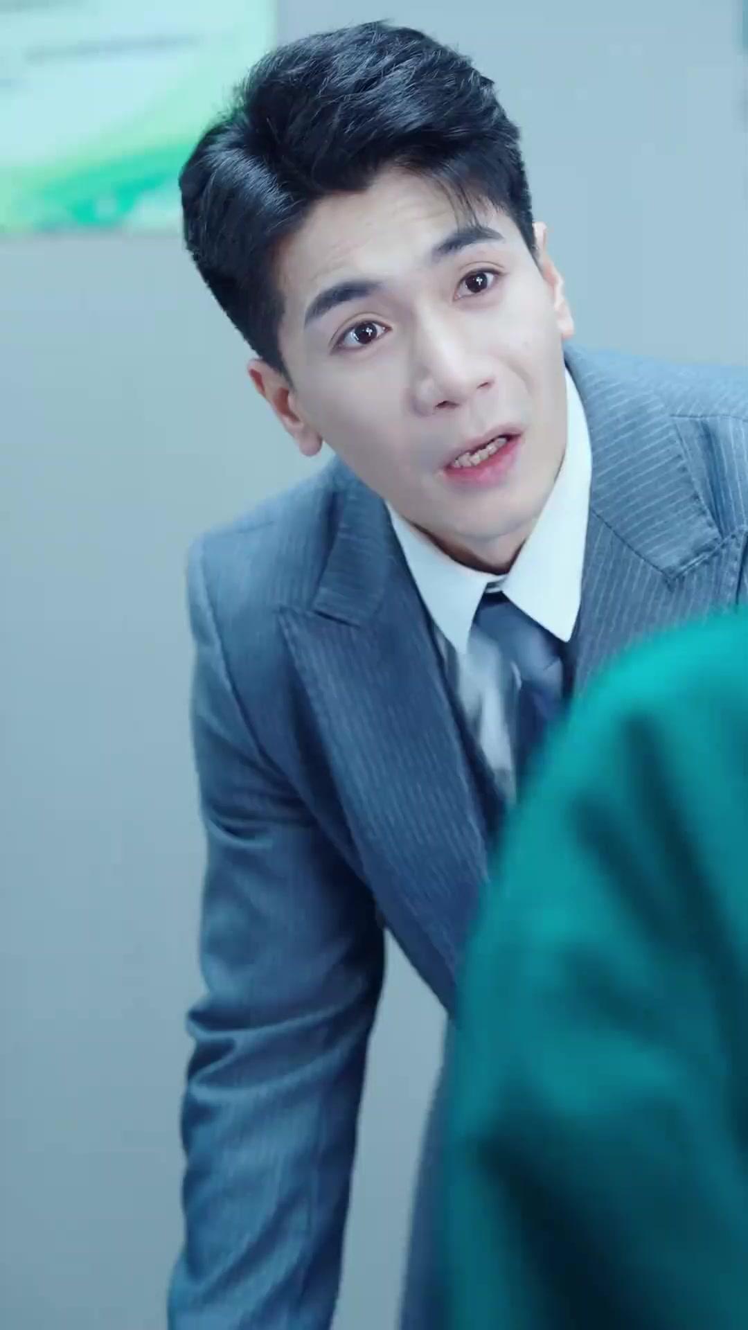 (Dublajlı) Dağılmayan Sis, Giden İnsan