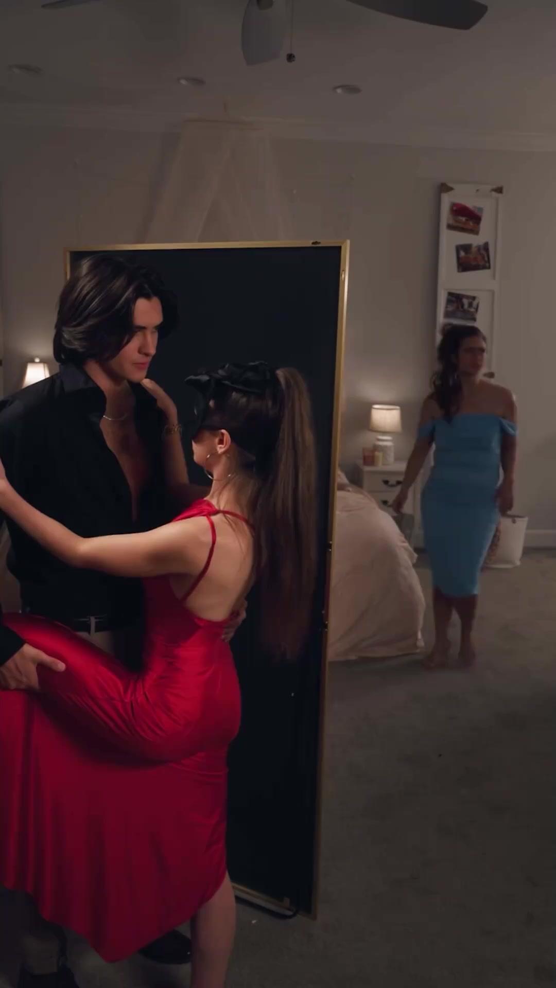 (Doblado) Mi chica es una gatita