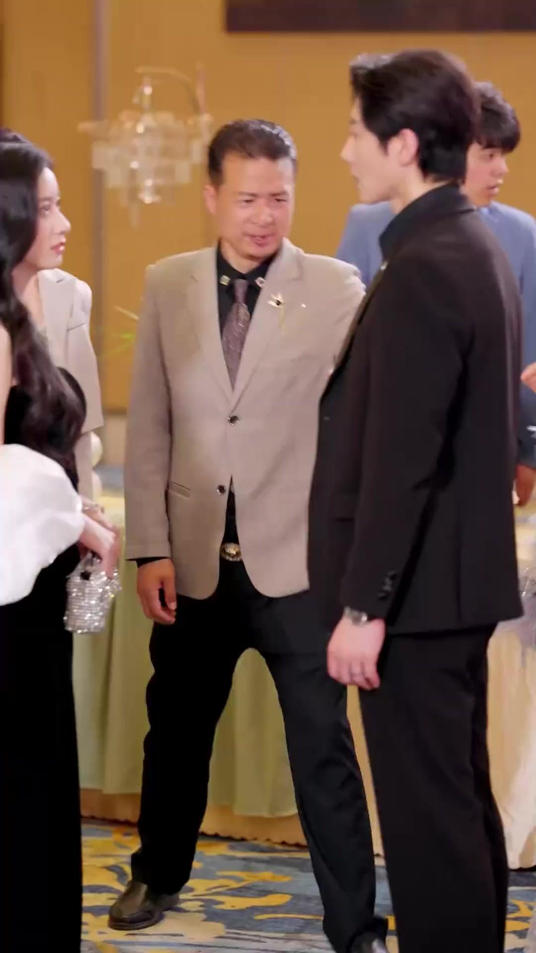 (พากย์เสียง)โทษทีนะ นี่ไม่ใช่ลูกนาย