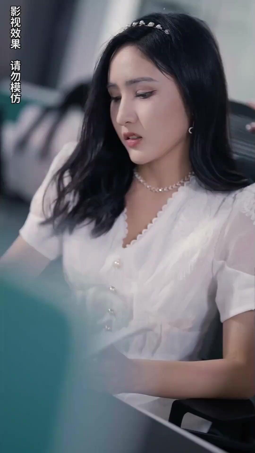 Segredos Dela, Caos Dele