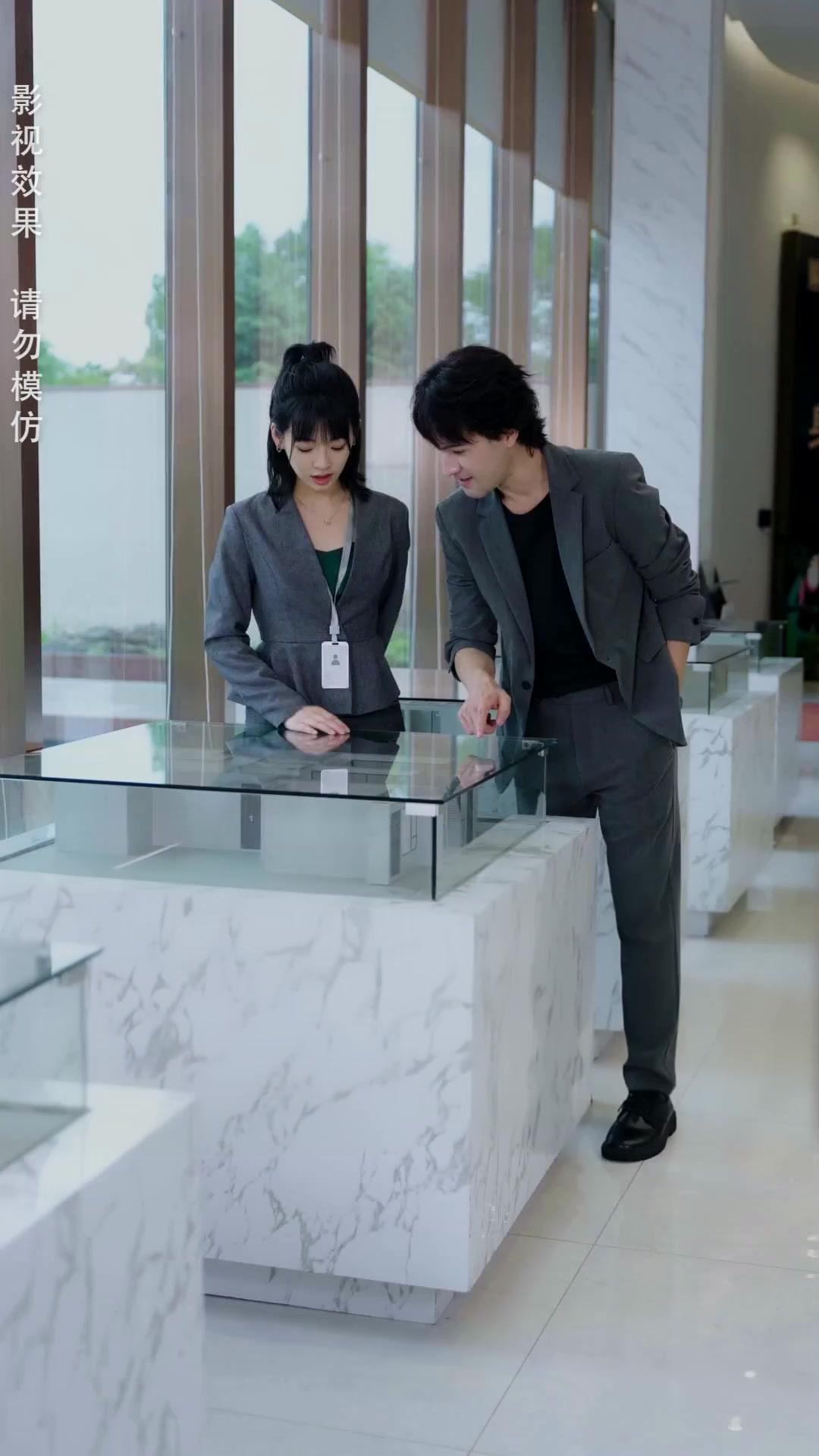 زوجته الحلوة أميرة ثروته؟