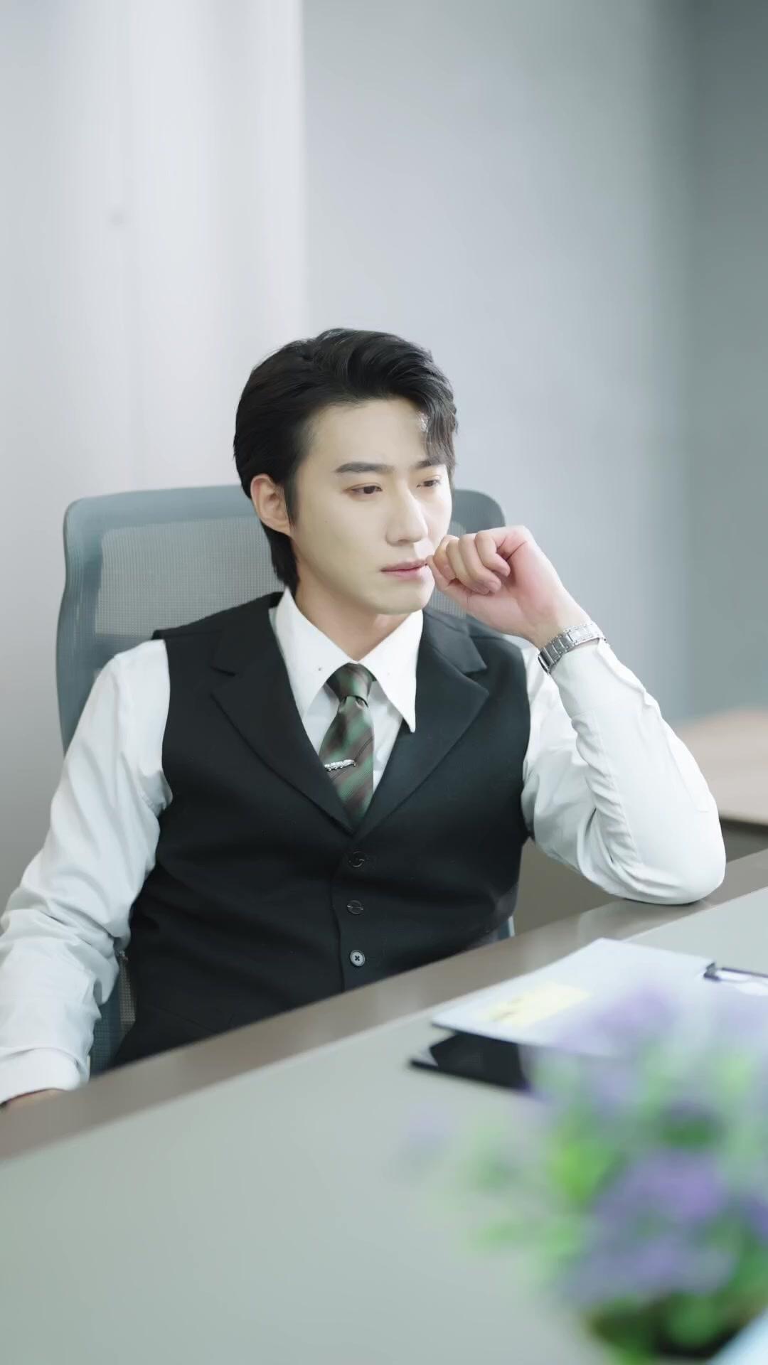 Rahasia Masa Lalu, Cinta dan Balas Dendam