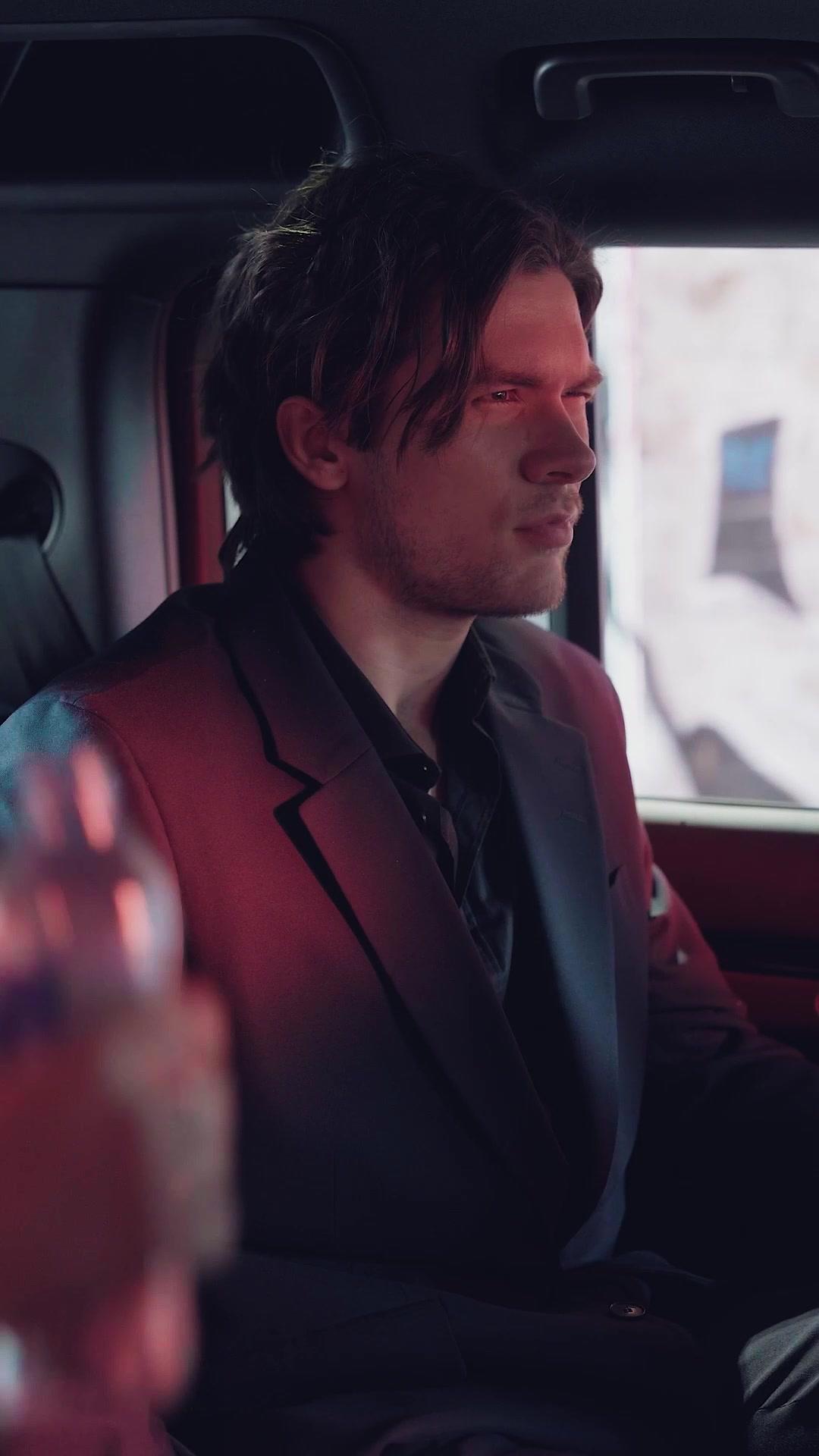 LE MILLIARDAIRE SOUS CONTRAT