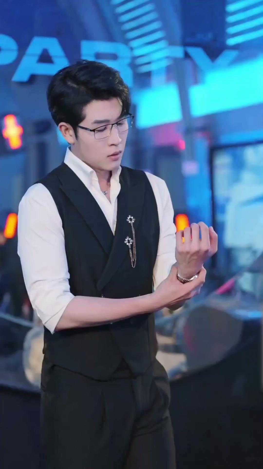 Salah Naik, Cinta Datang