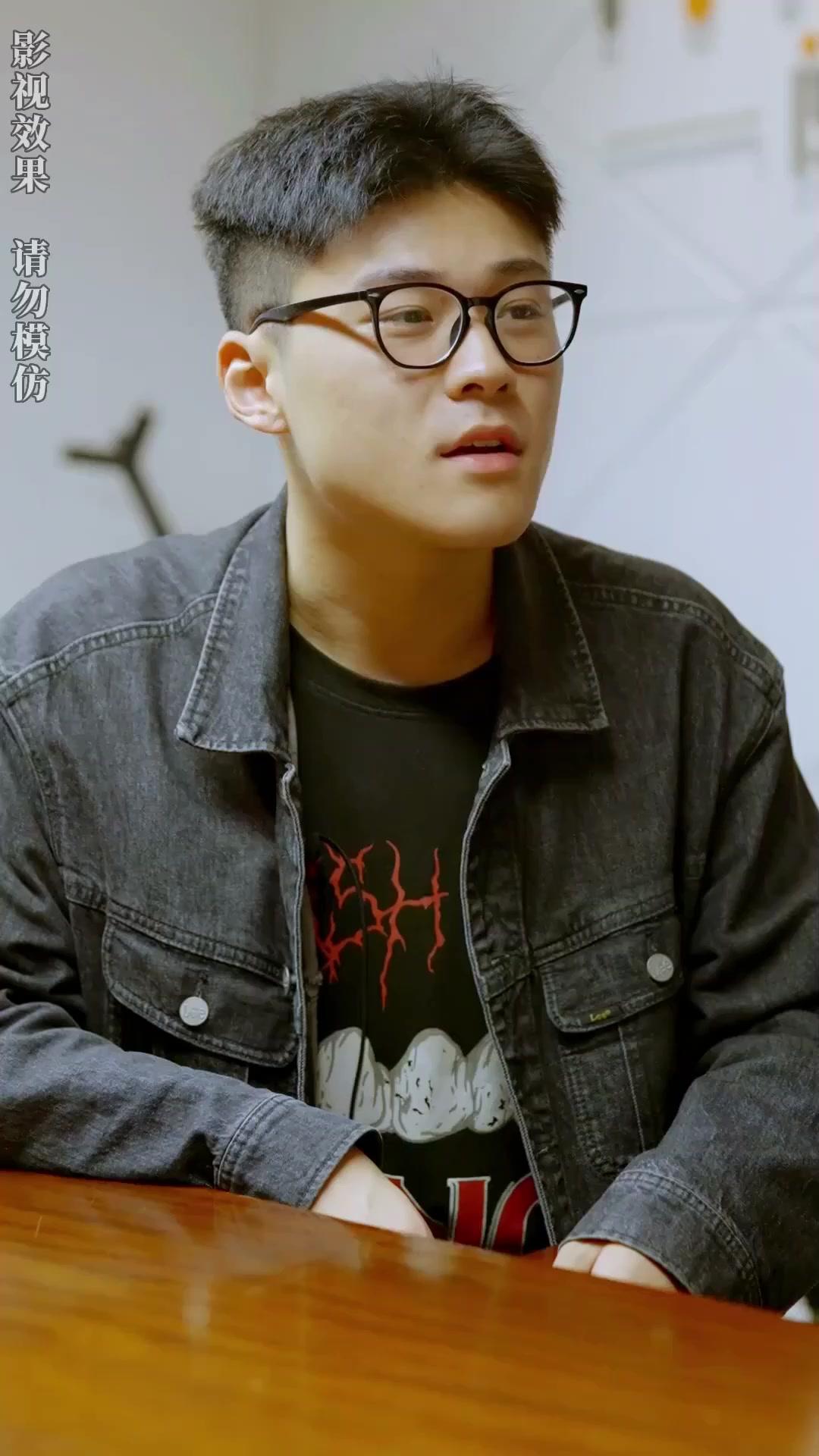 زوجي مدللني بجنون