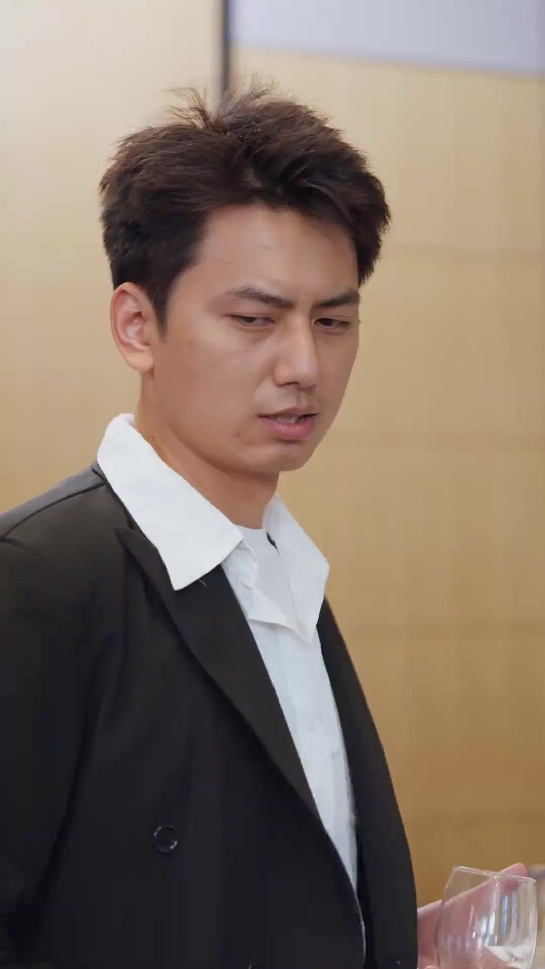 Jail'den Taht'a, Eski Karımdan Aşka