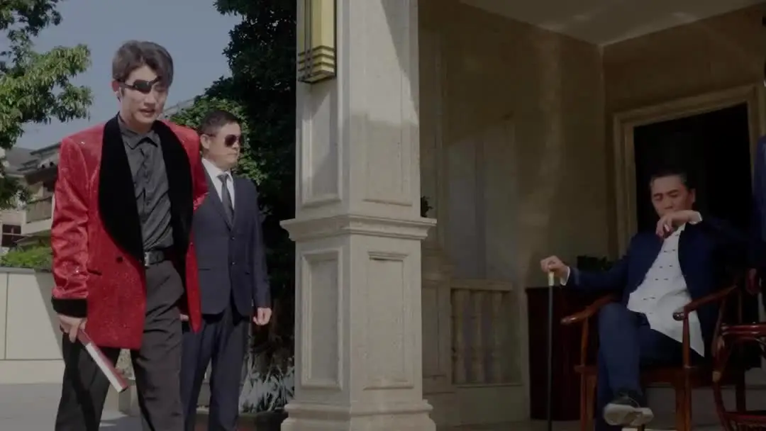 The Double Life of My Ex: The Courtyard Gambit and the Weight of a Single Envelope