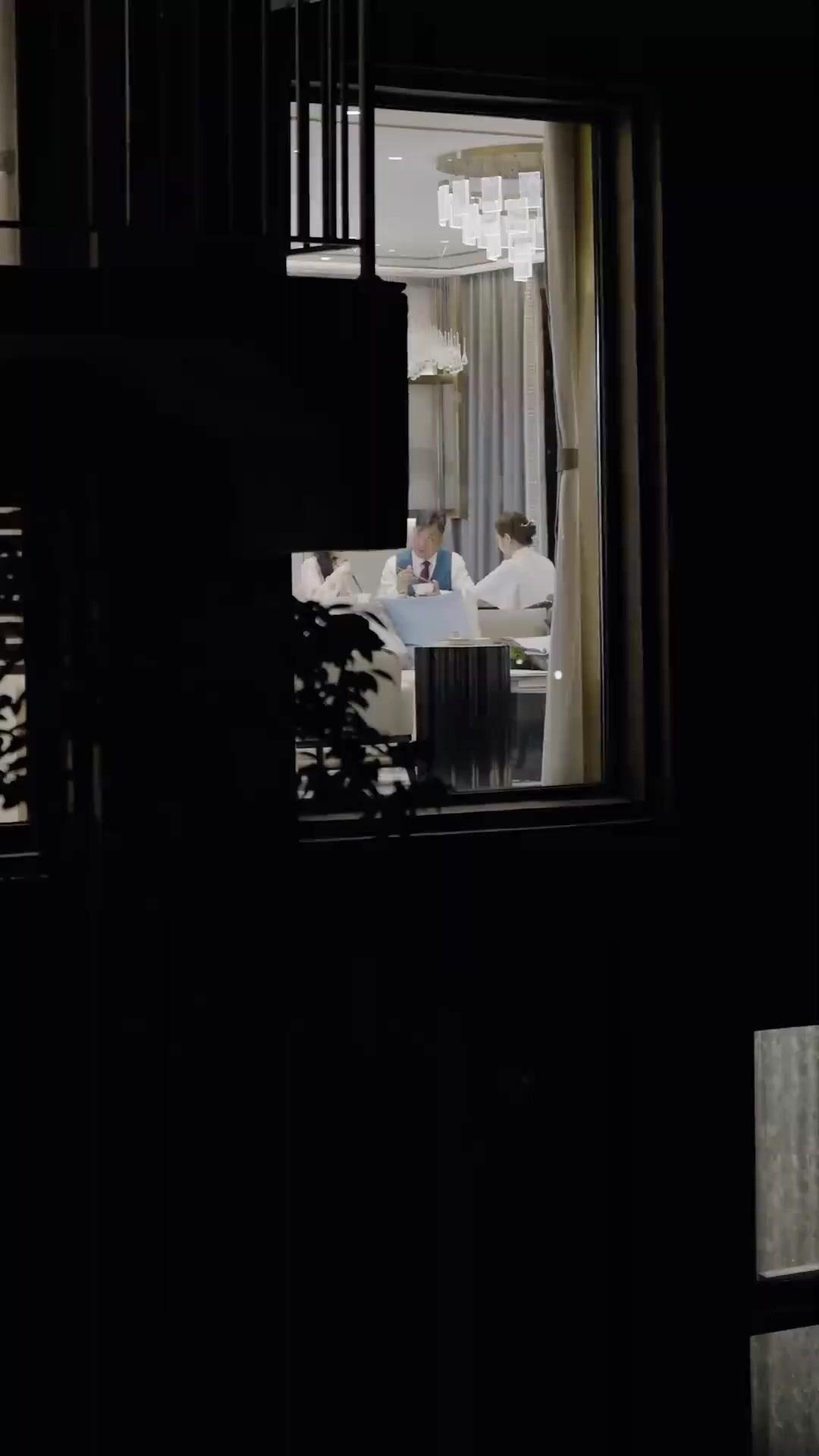 ÉTIENNE, L'HÉRITIÈRE