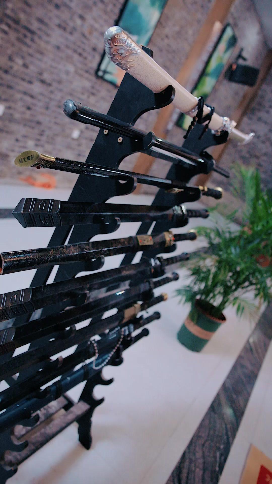 Putra Terbuang, Raja Ditakuti