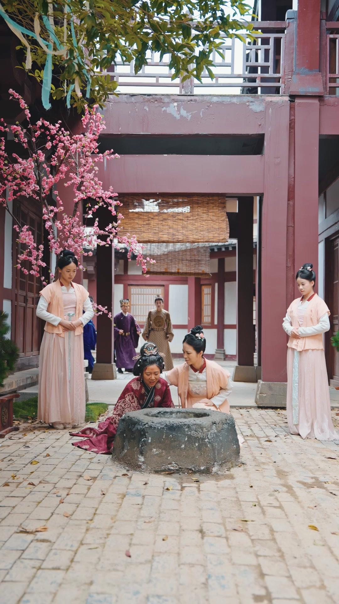 Ibuku dayang, Aku Kaisar