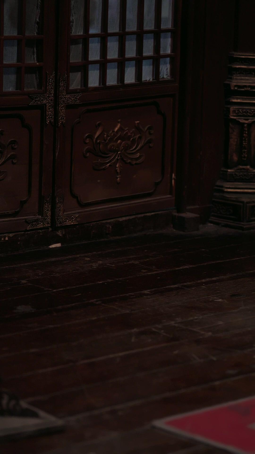 Putri Bangkit, Raja Lahir