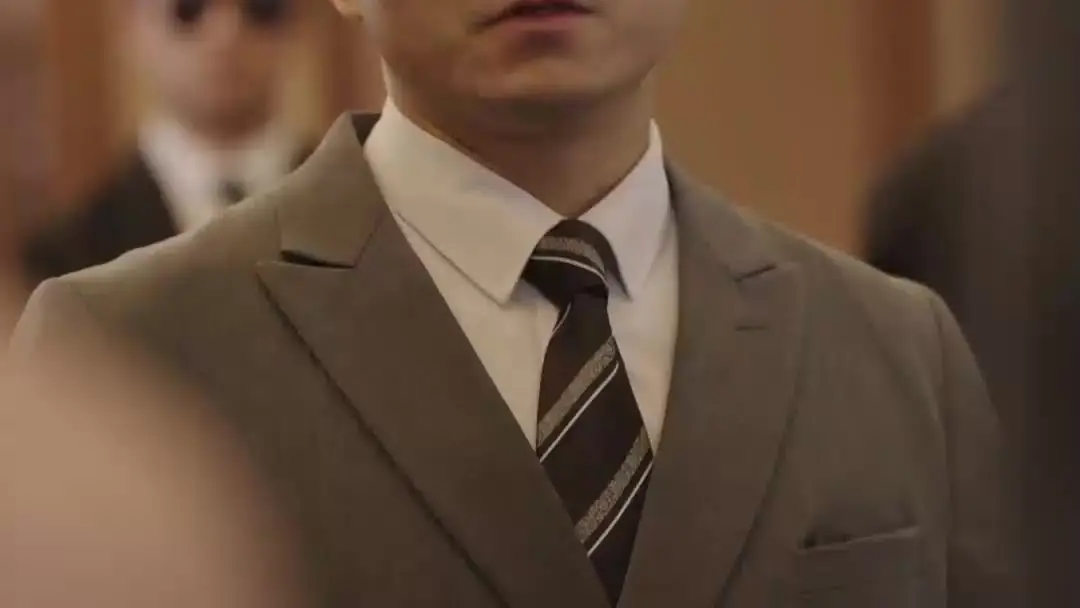 Guarding the Dragon Vein: When the Throne Room Becomes a Confessional