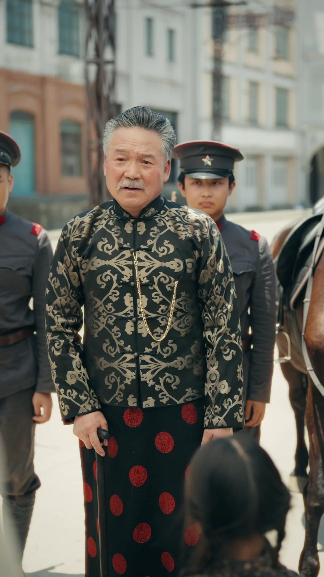 Komandan, Putrimu Tukang Sepatu