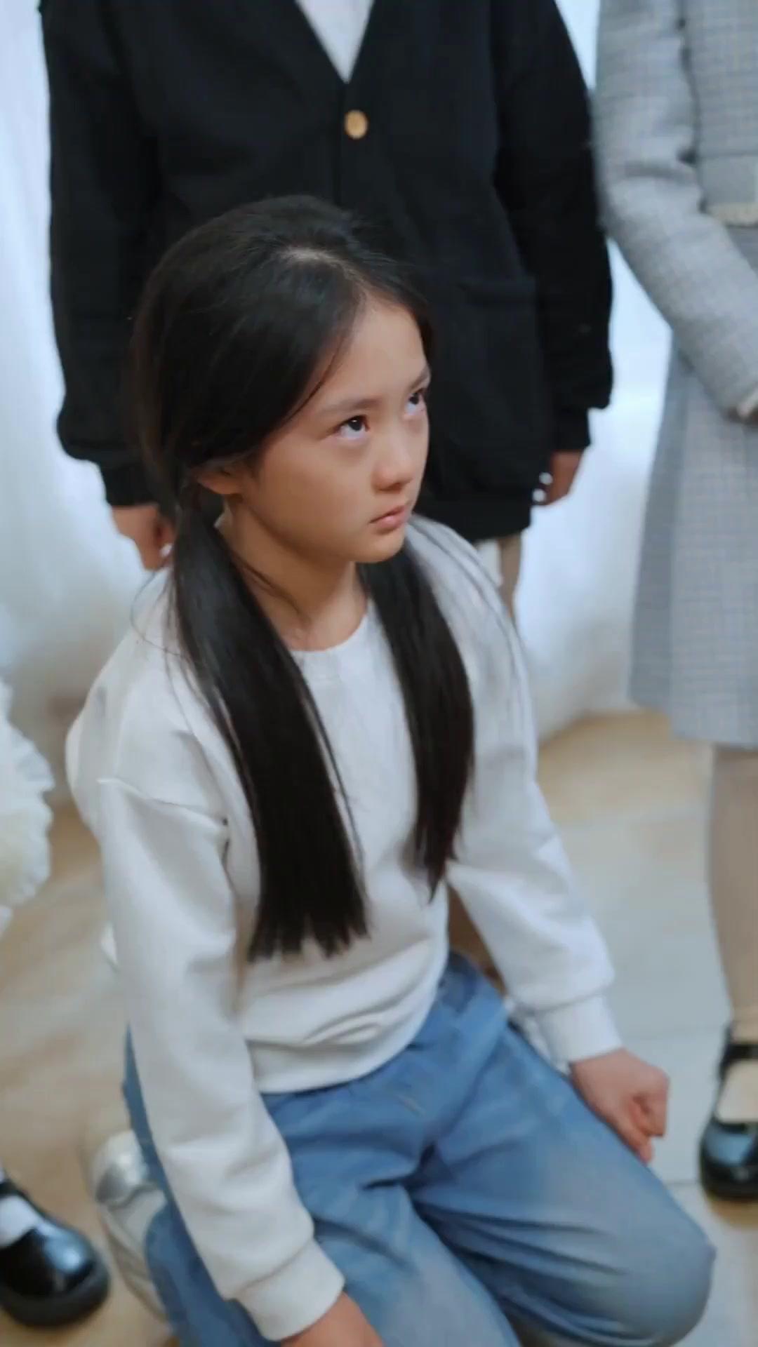 (Doublage) MA MÈRE REVIENT, TREMBLEZ