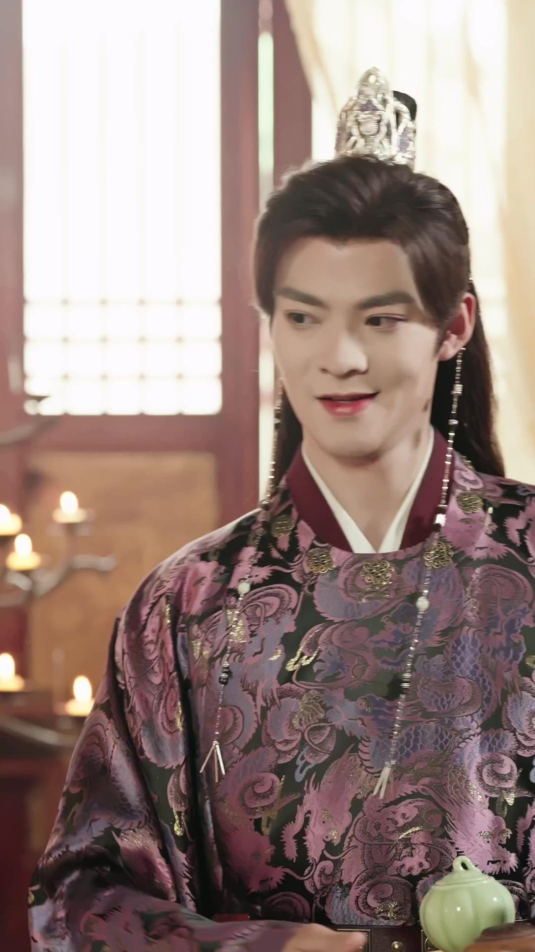 Padre fallido, emperador ahora