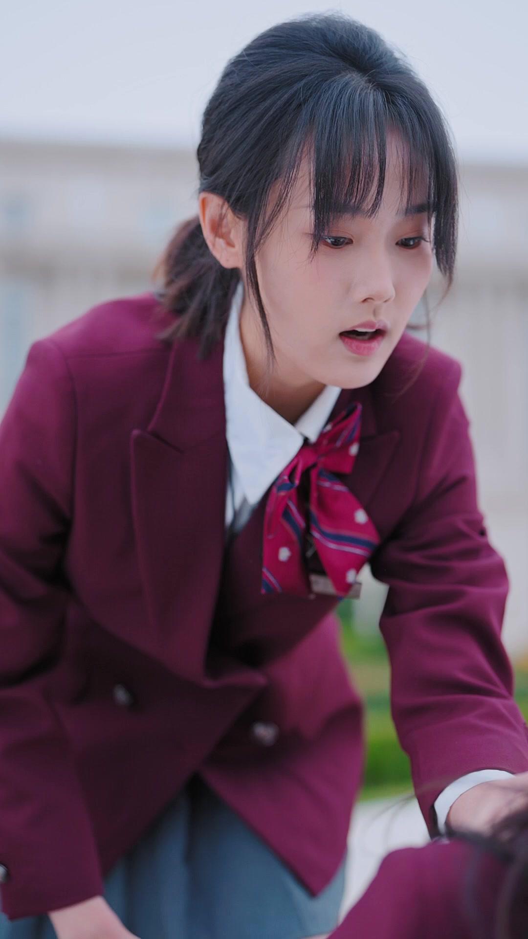 Dia Memegang Naskah Penjahat