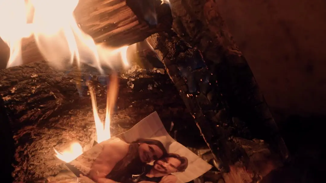 Liebe ohne Augen – Im Dunkel fand ich dich: Die Flamme, die alles verbrannte