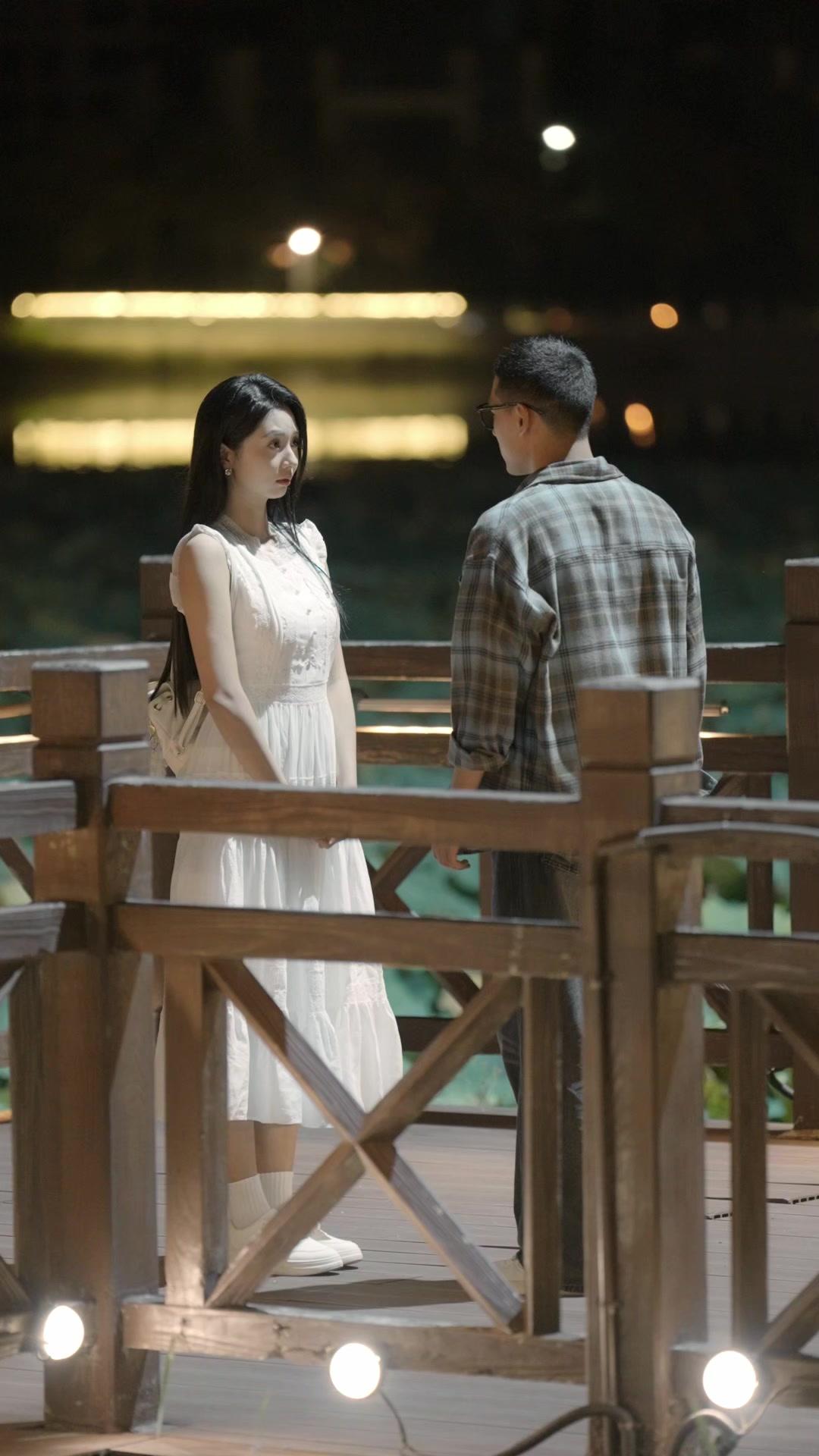 L'ÉTREINTE ET L'ADIEU