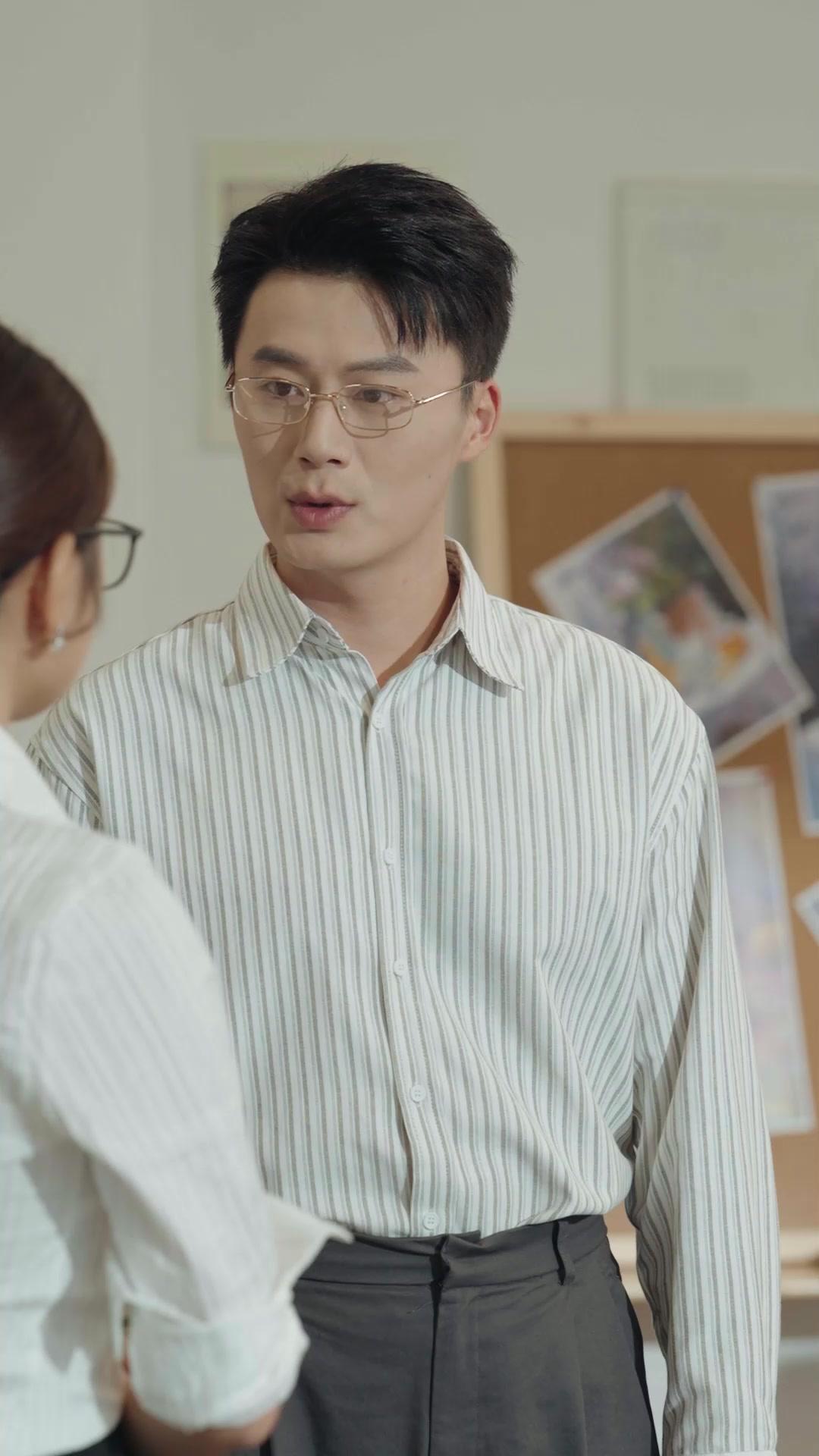 Nueva profesora: bella e imponente