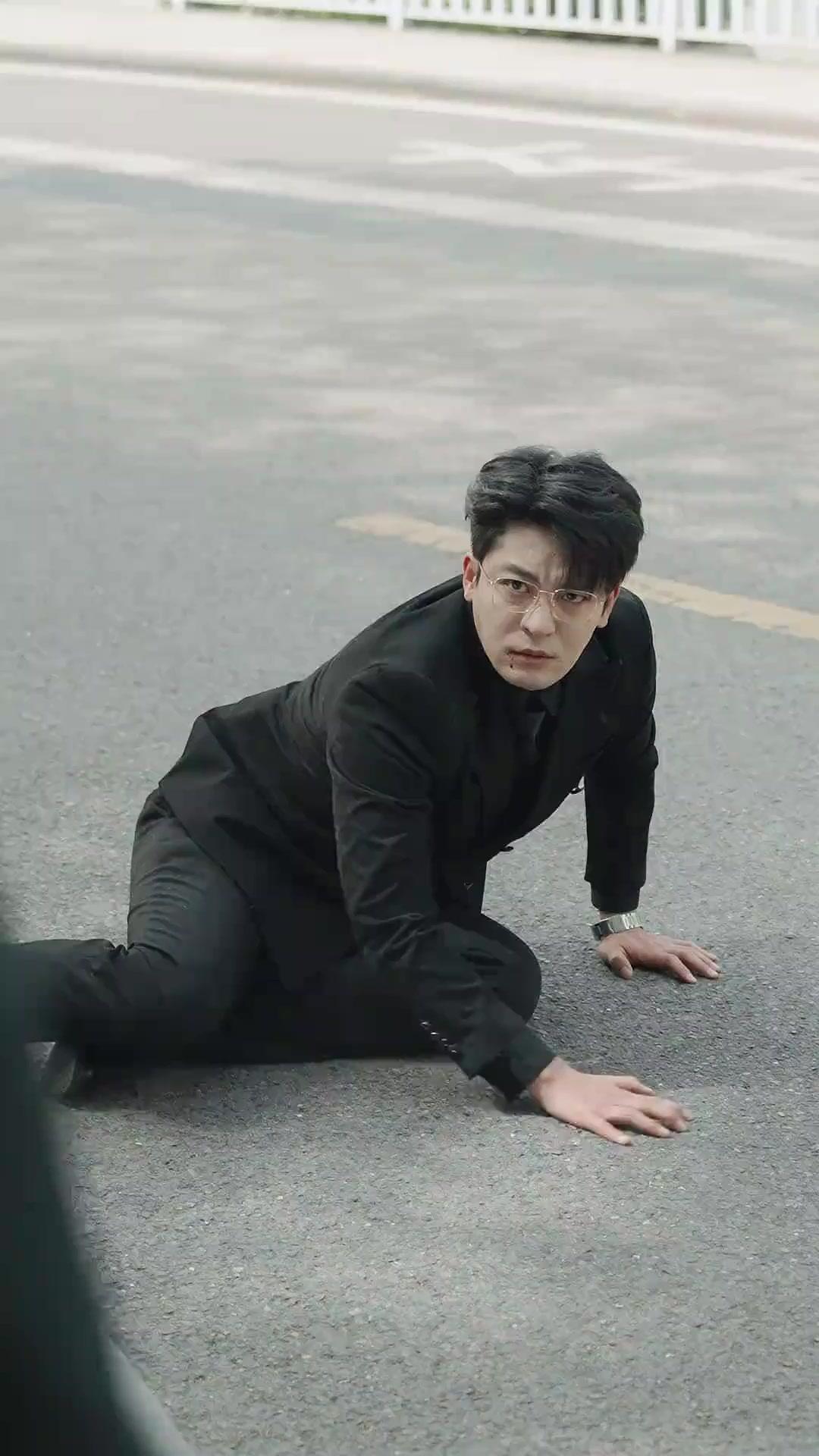 (吹き替え) 割れた鏡に映る俺たち