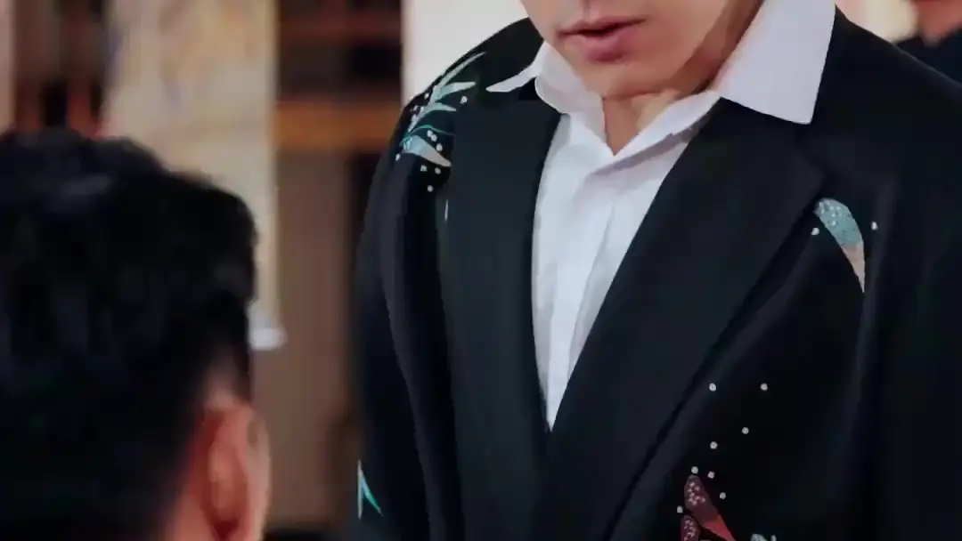 (Dublajlı) Ölümsüz Düştü Dünyaya, Eşim Kara Anka: Kırık Vazo ve Gerçek Kimlik Savaşı