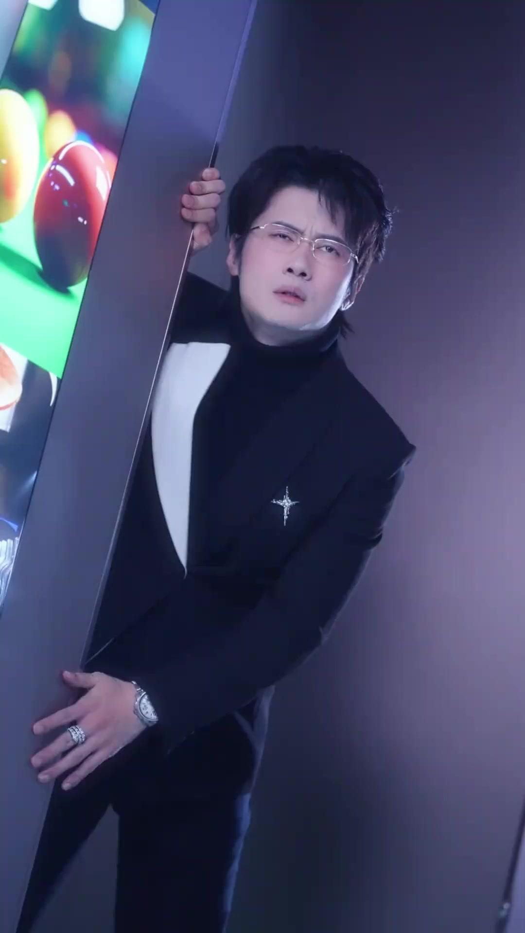 Mười Lăm Năm Chờ Đợi