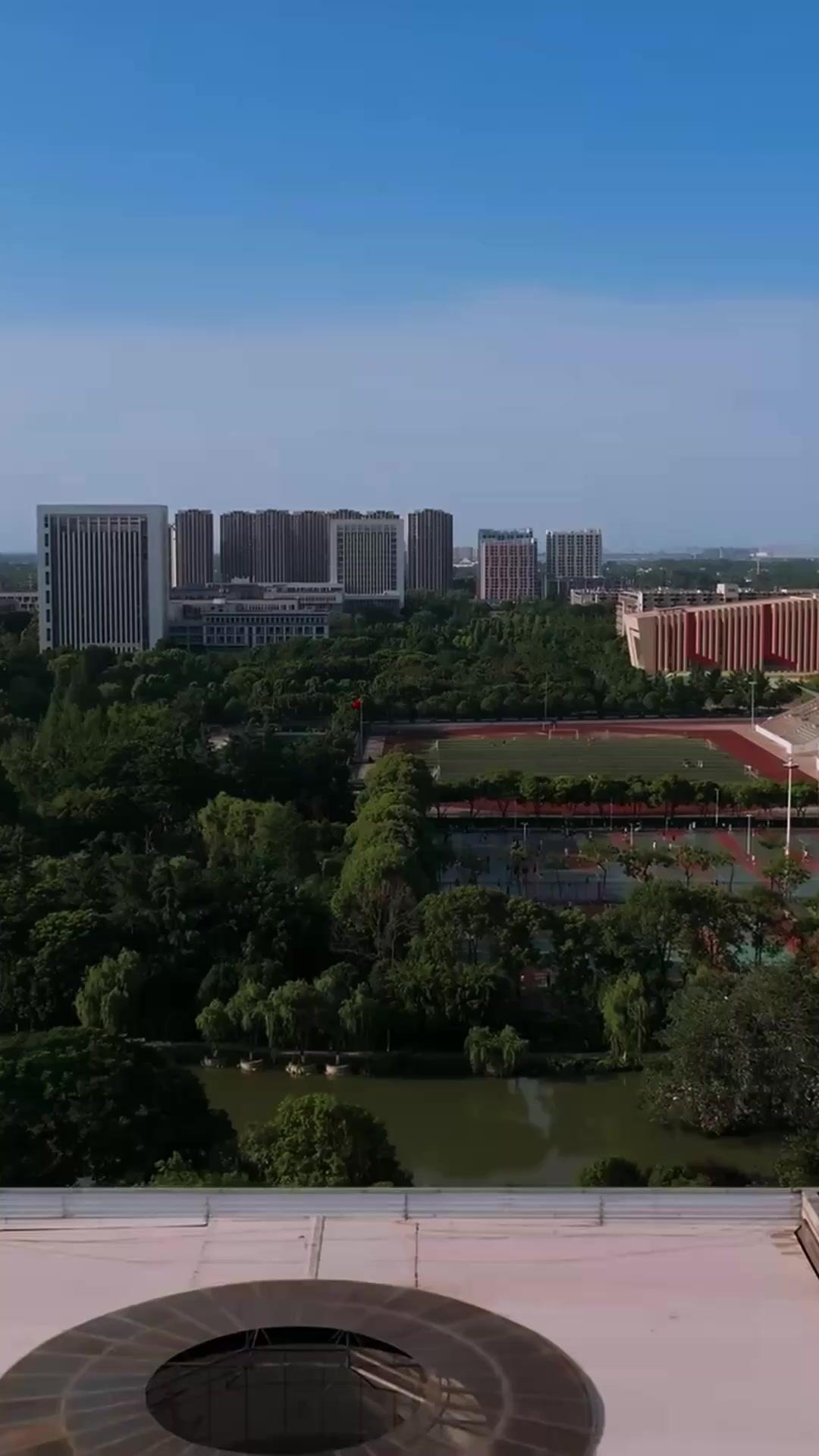 Hati Terkunci, Cinta Datang