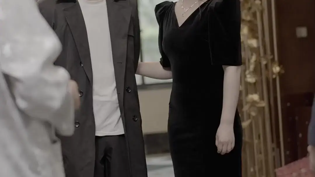 When Calligraphy Unfolds Like a Trap