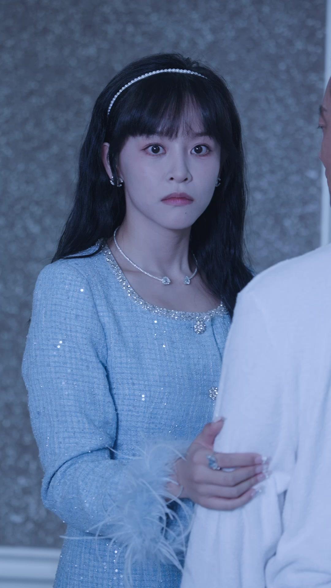 NOUVEAU VISAGE, VIEILLE RANCUNE