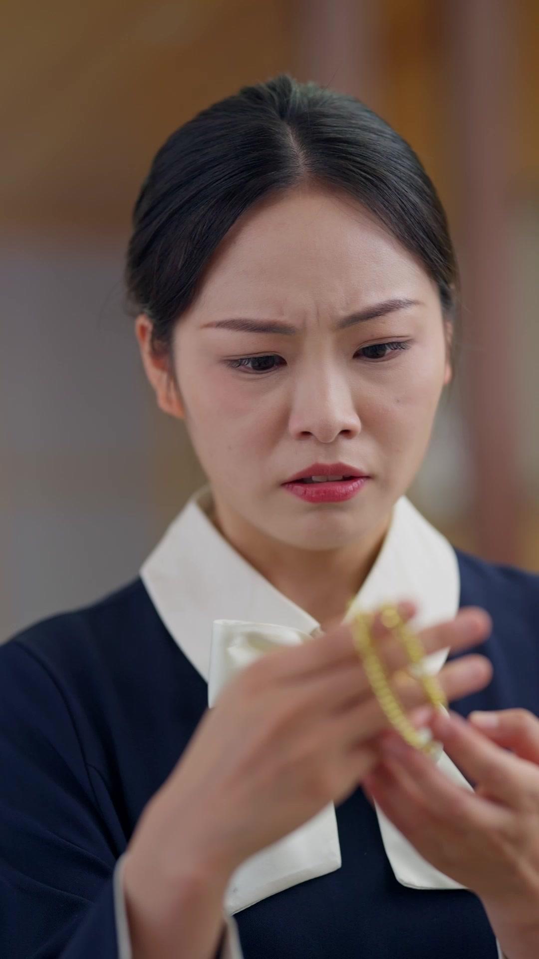 Dusta Terbongkar, Cinta Bermahkota