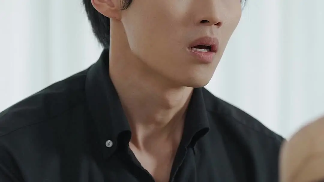 Whispers in the Dance: How Lin Yan’s Earrings Tell the Real Story