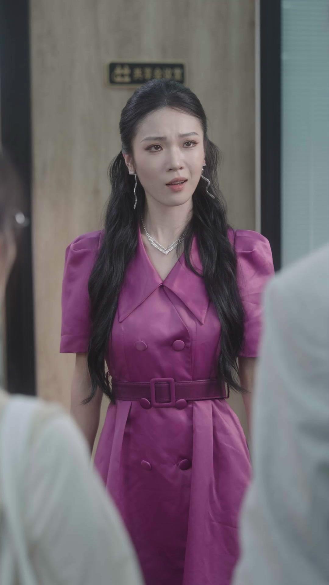 Pacarku Kaya, Hidupku Sempurna