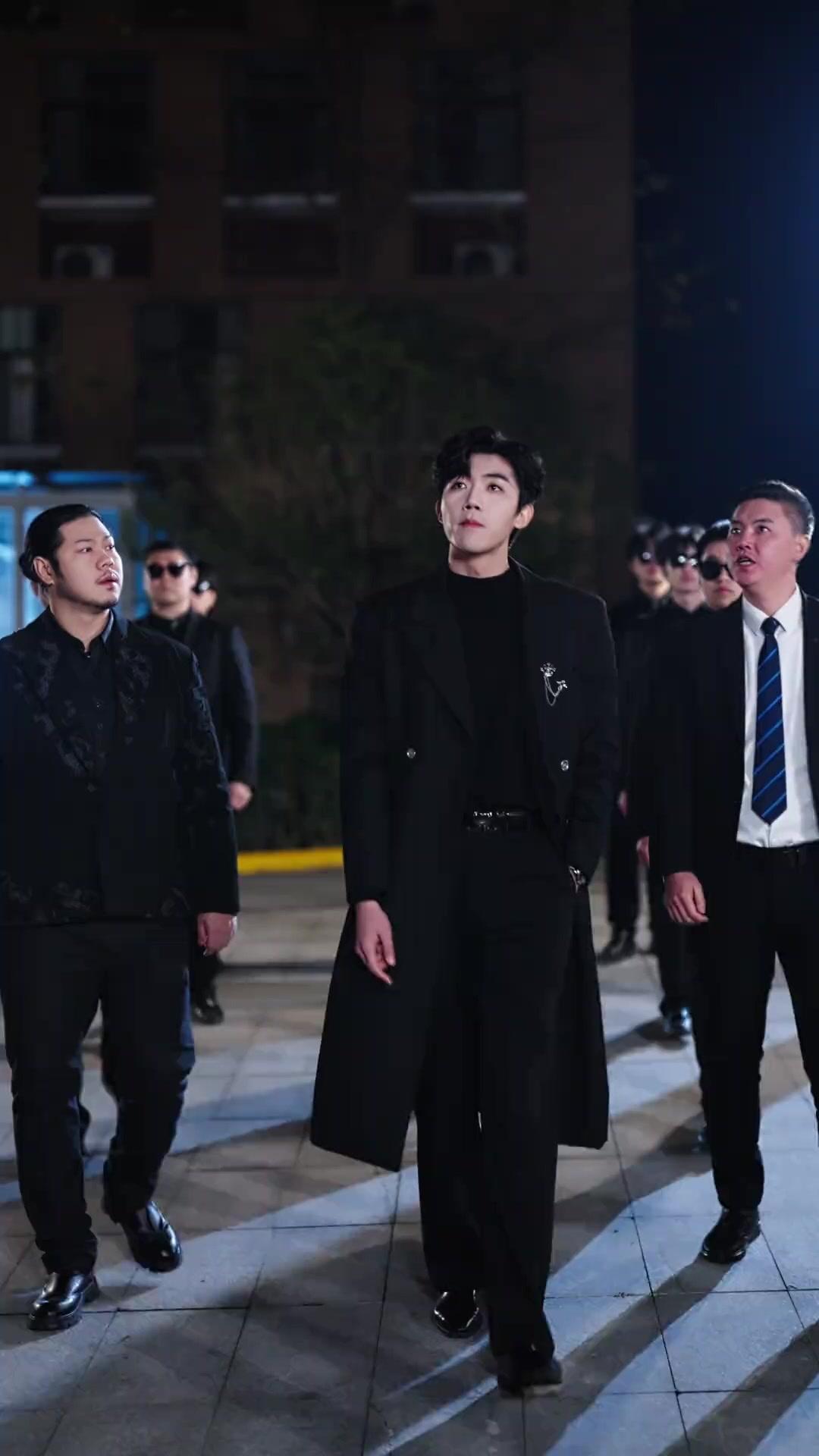 Efetivada e Grávida de Trigêmeos do Chefe