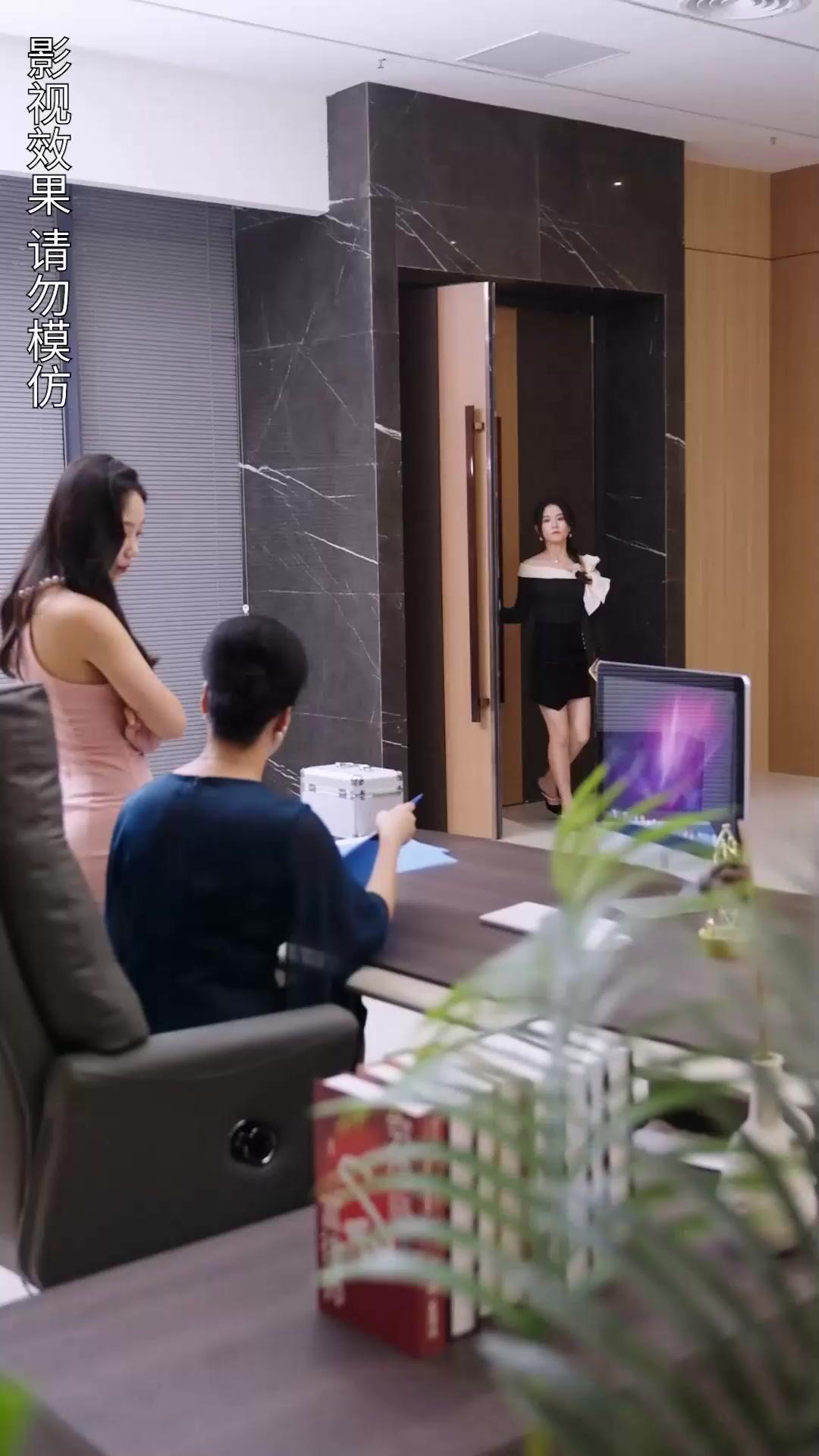 Setelah Putus, Aku Jadi Kekasih Pamannya