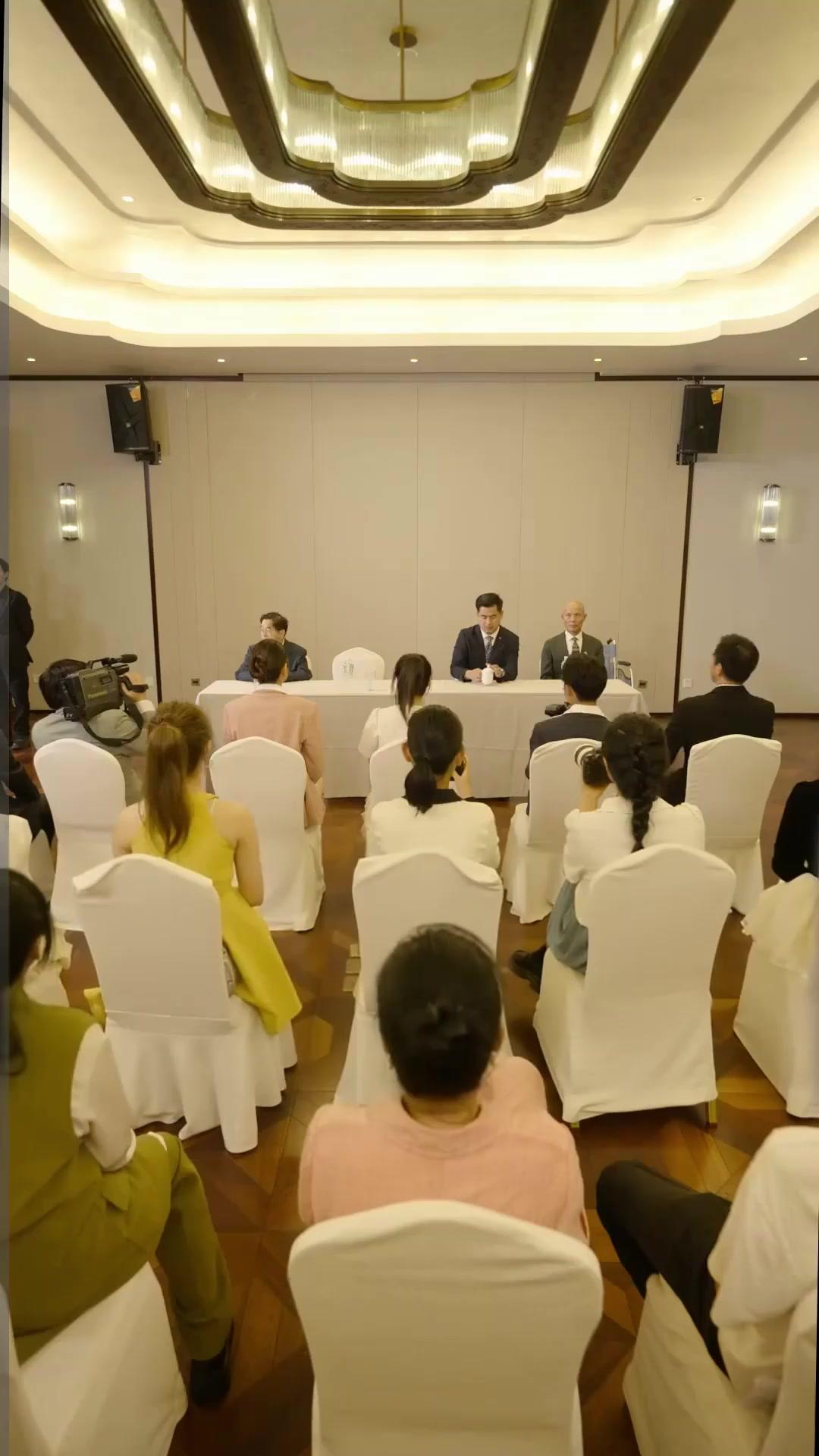 L’USURPATRICE ET SON ENNEMI