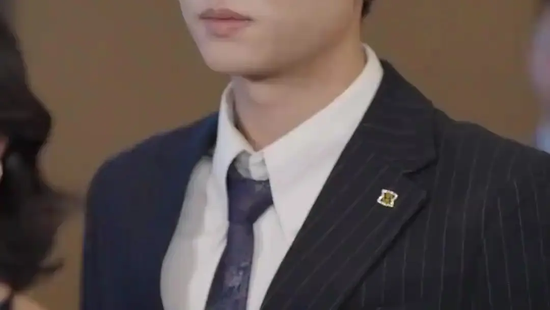 (Doublage) MA FEMME, LA PDG : Quand le mensonge devient costume