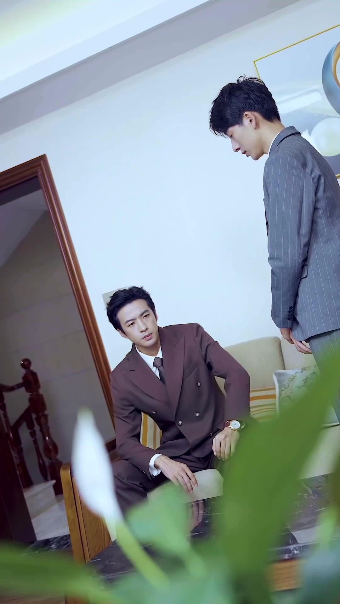 Kembar yang Mempertemukan Kita