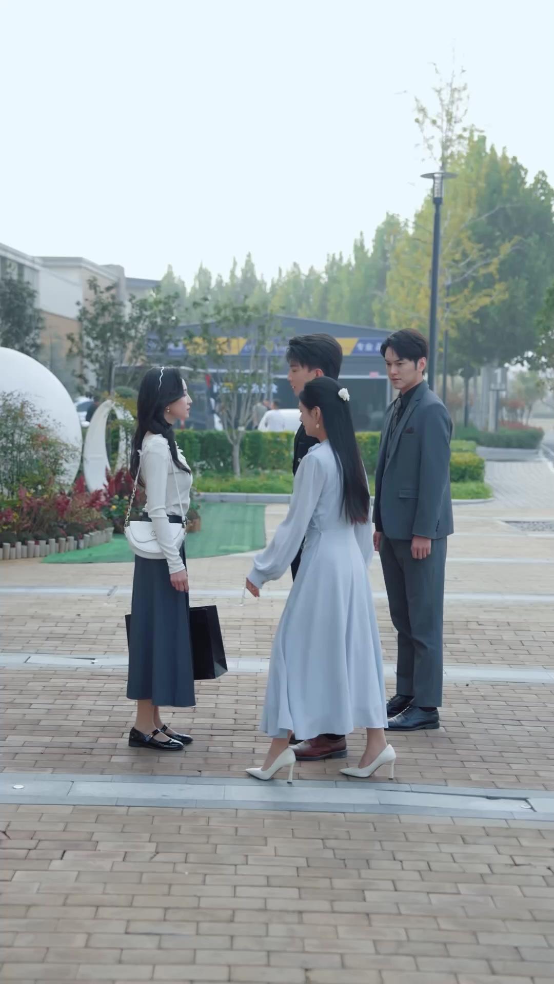 Pesta tunangan sendirian