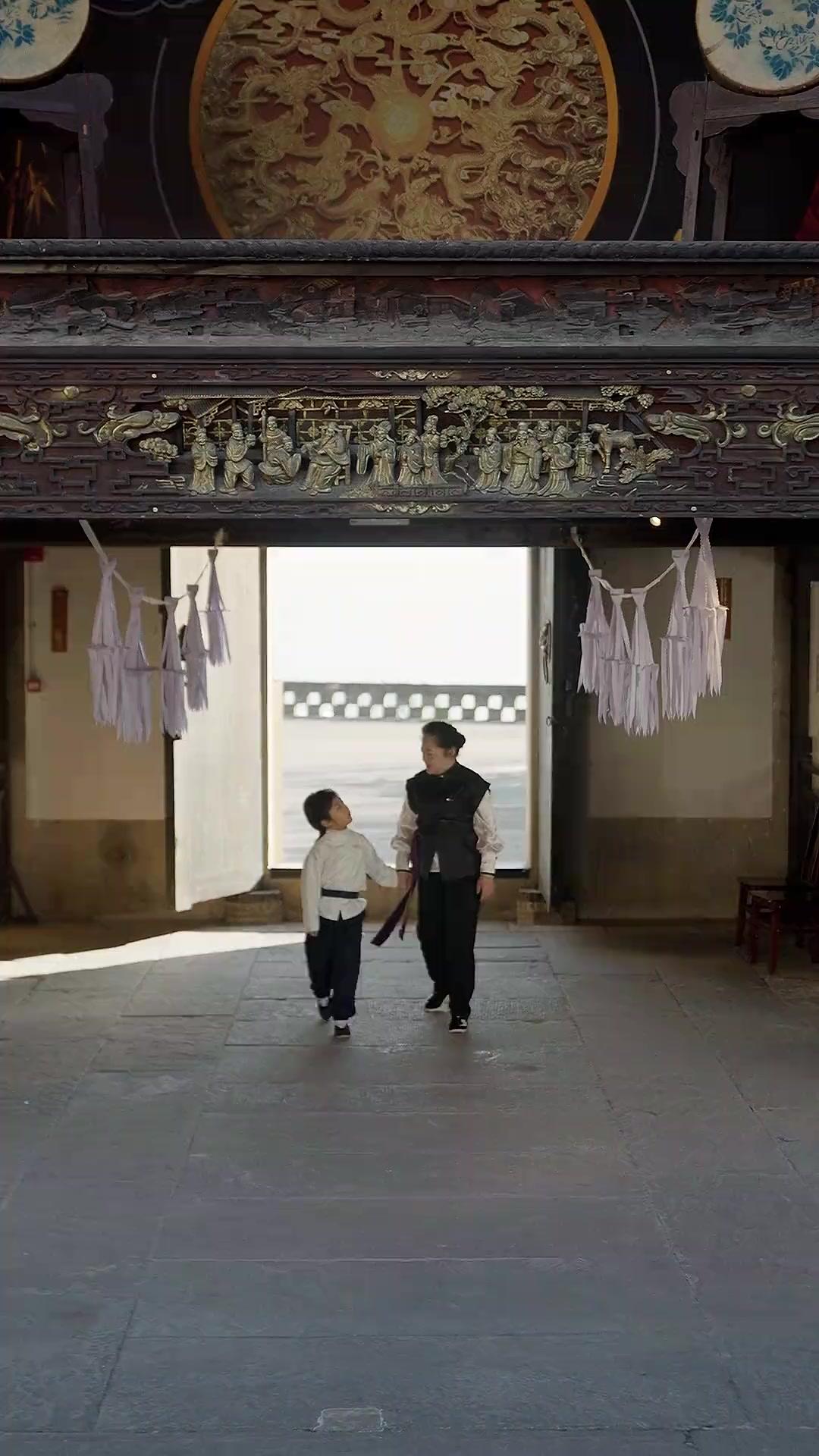 (Dubbed)God in Baby: Tears First, Blood Later