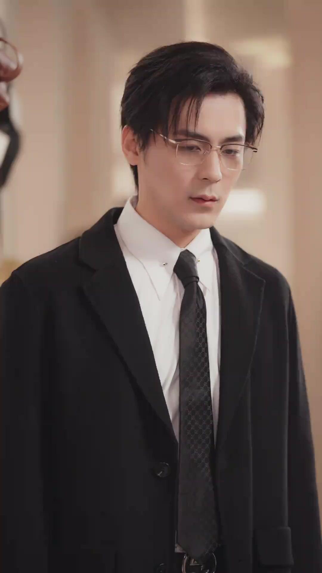 Boss Jatuh Cinta pada Pembantu