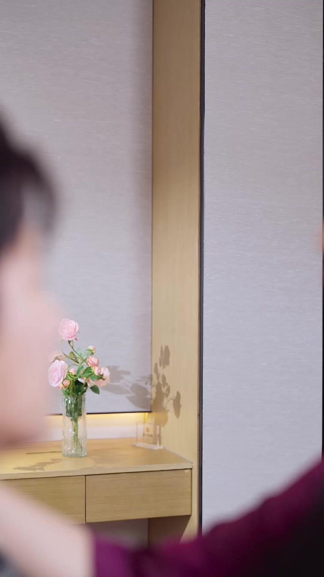 拒絕高冷女神後，我讓所有騙局都成真