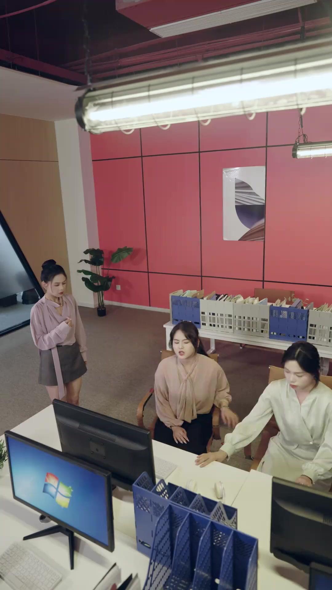 Istri Bos Super Subur!